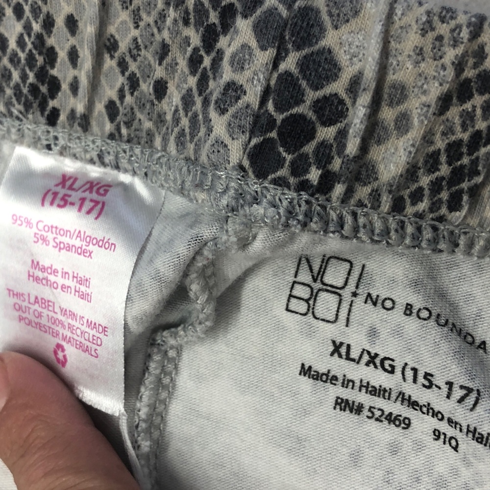 5 for $10 No Boundaries EUC Gray Snakeskin Leggings size XL(15-17) - Picture 3 of 3
